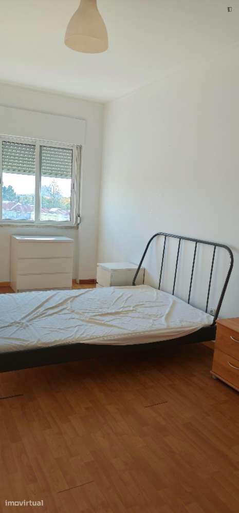 Quarto - localizado em Linda-a-Velha Lisbon - Grande imagem: 3/13