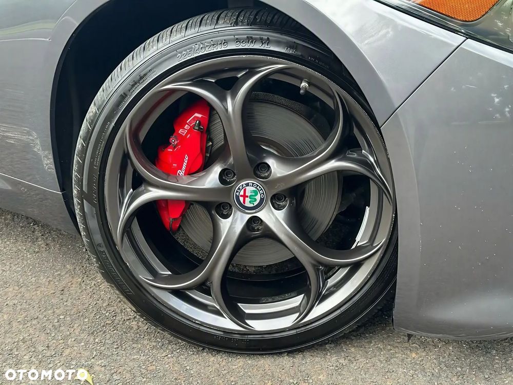 Alfa Romeo Giulia - 19