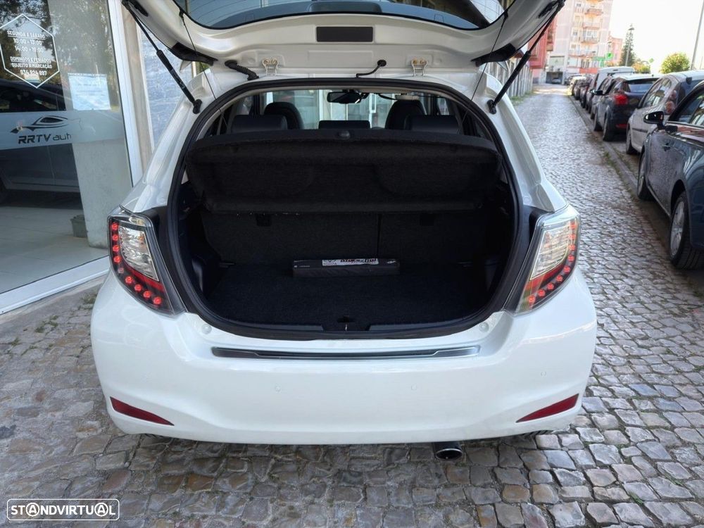 Toyota Yaris 1.5 HSD Comfort +P.Style+Navi - 15