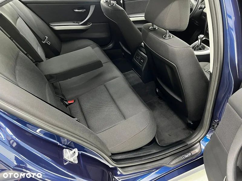 BMW Seria 3 320d - 22