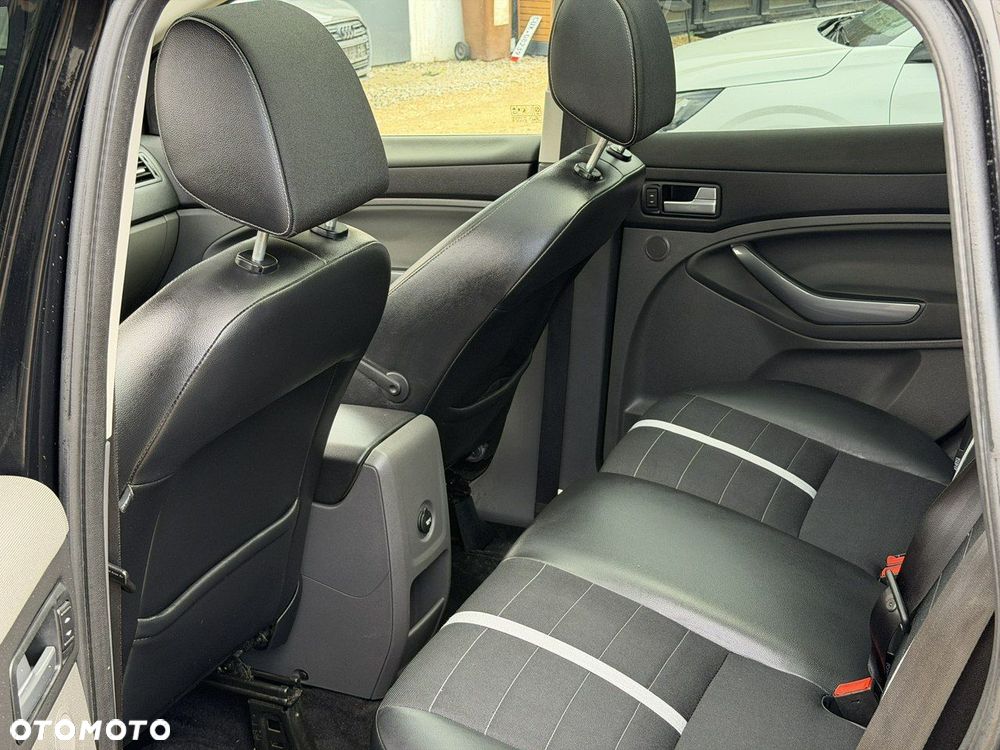 Ford Kuga - 12