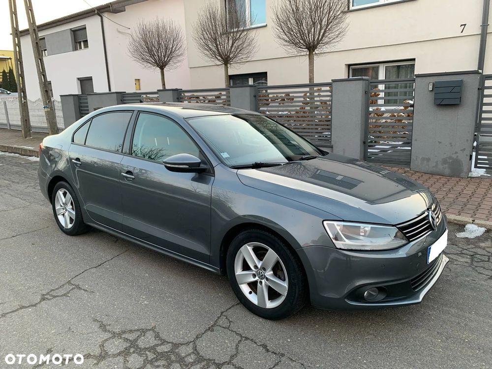 Volkswagen Jetta 1.6 TDI DSG Highline - 2
