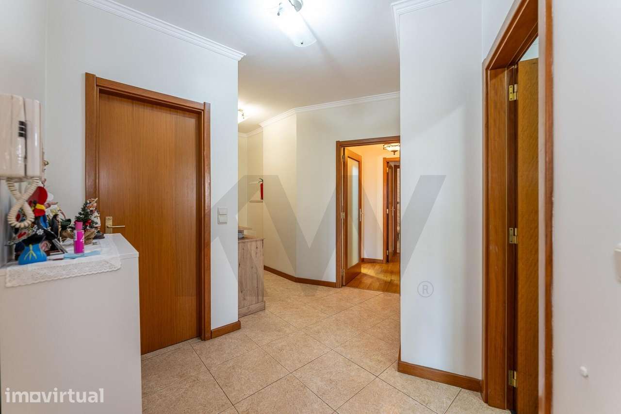 Excelente T2 com garagem box e Jardim Privativo- Canelas - Grande imagem: 5/41