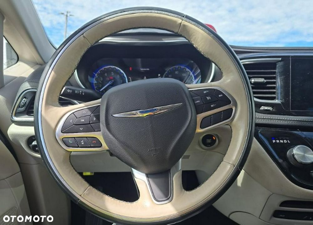 Chrysler Pacifica - 8