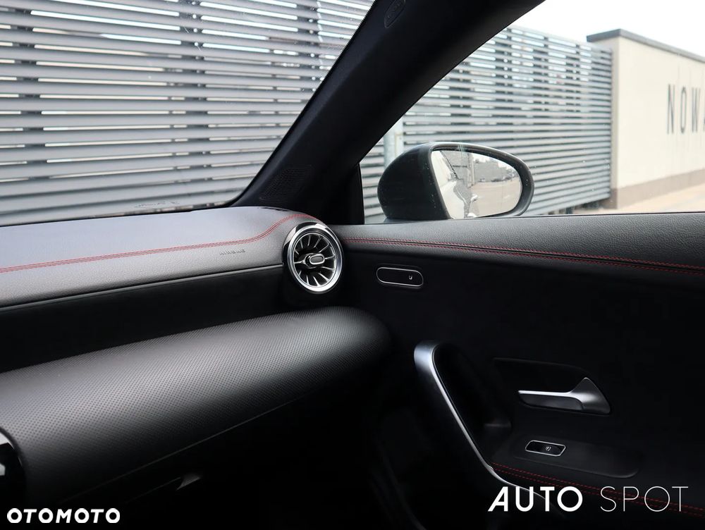 Mercedes-Benz CLA 200 AMG Line 7G-DCT - 36