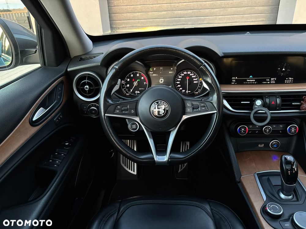 Alfa Romeo Stelvio 2.0 Turbo 16V AT8-Q4 First Edition - 35