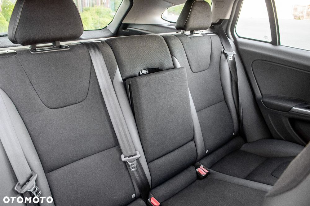 Volvo V60 T3 Momentum - 16
