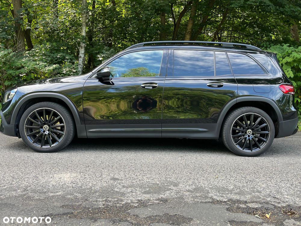 Mercedes-Benz GLB 250 4-Matic AMG Line 8G-DCT - 2