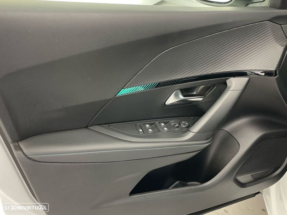 Peugeot 2008 1.2 PureTech Allure - 16