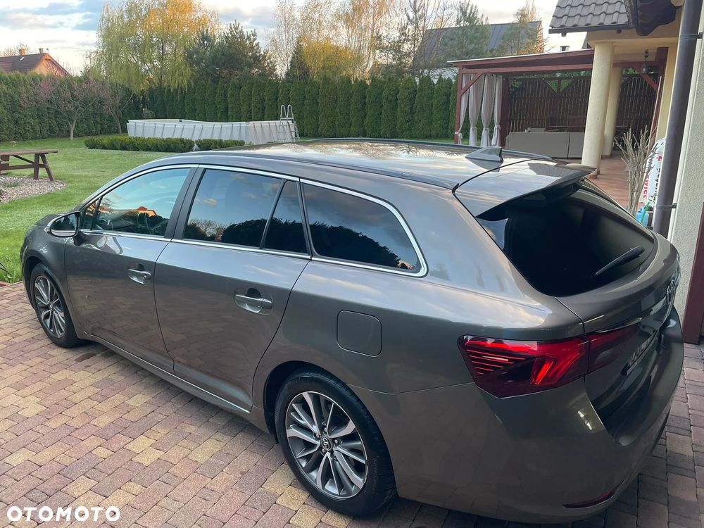 Toyota Avensis 1.8 Premium MS - 6