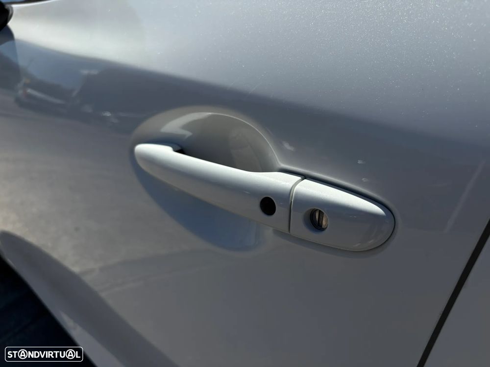 Mazda 3 Hatchback 1.5 Sky-D Evolve HS - 11