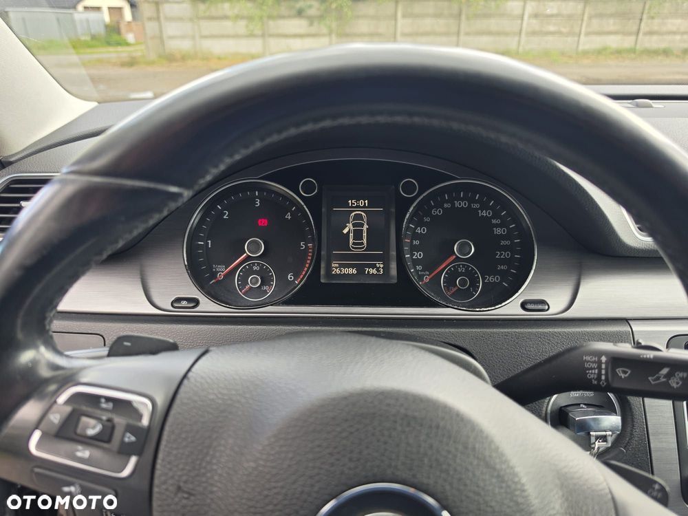 Volkswagen Passat - 11