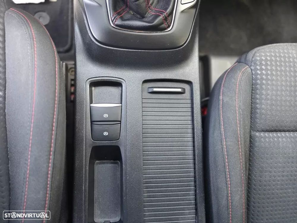 Ford Focus 1.0 EcoBoost MHEV ST-Line - 39