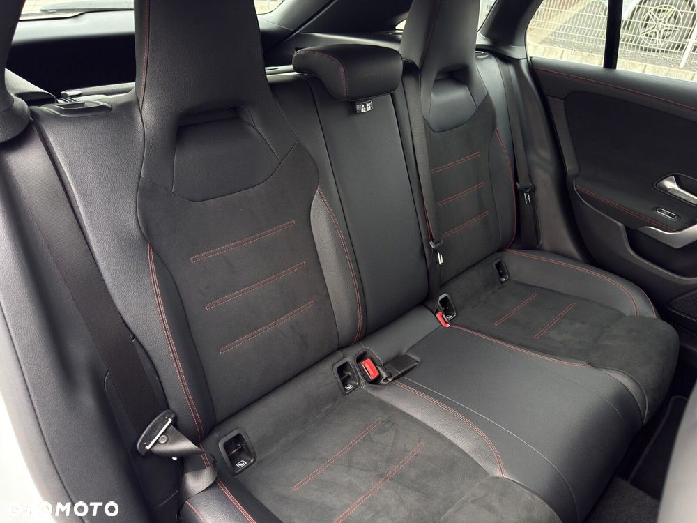 Mercedes-Benz CLA 180 AMG Line 7G-DCT - 26