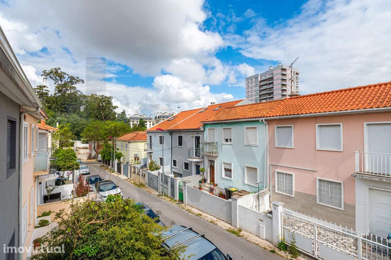 MORADIA T2 c/ QUINTAL p/ REMODELAR - BAIRRO SANTA CRUZ - Benfica - Grande imagem: 2/25