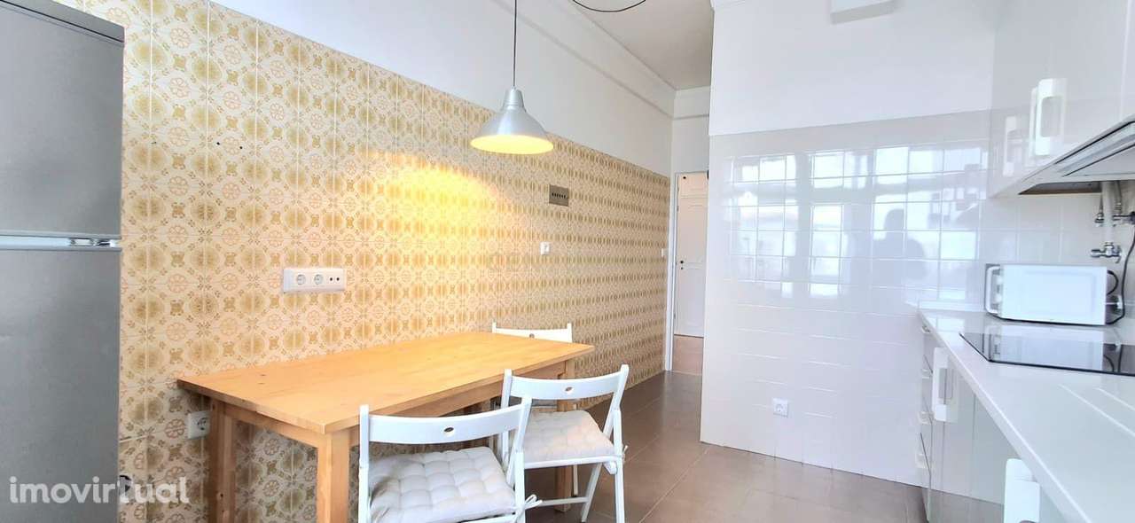 T2 espaçoso e luminoso junto ao Metro do Lumiar - Grande imagem: 5/27