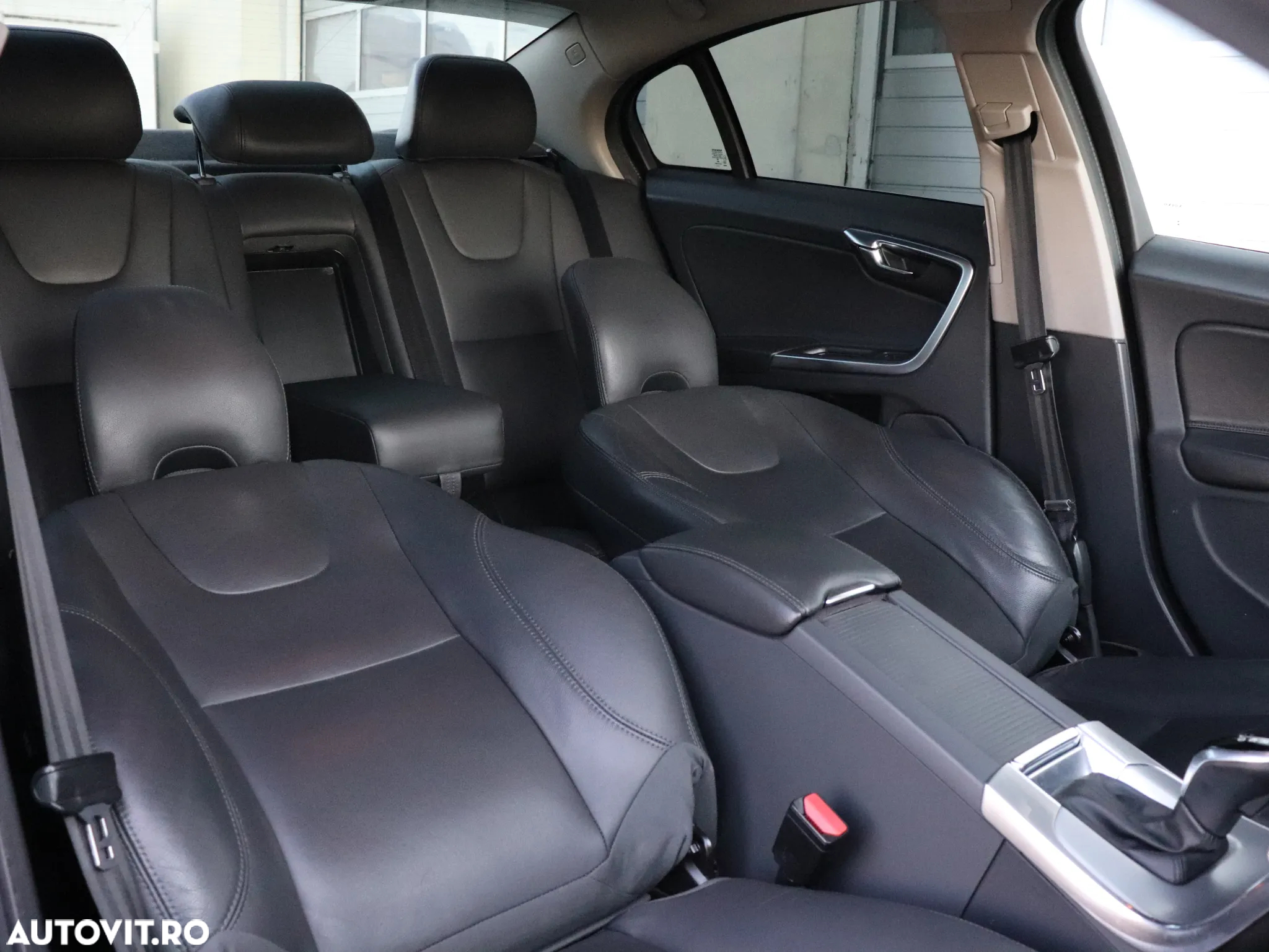 Volvo S60 D2 Geartronic Momentum - 25