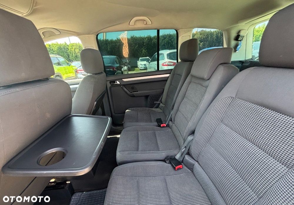 Volkswagen Touran - 15