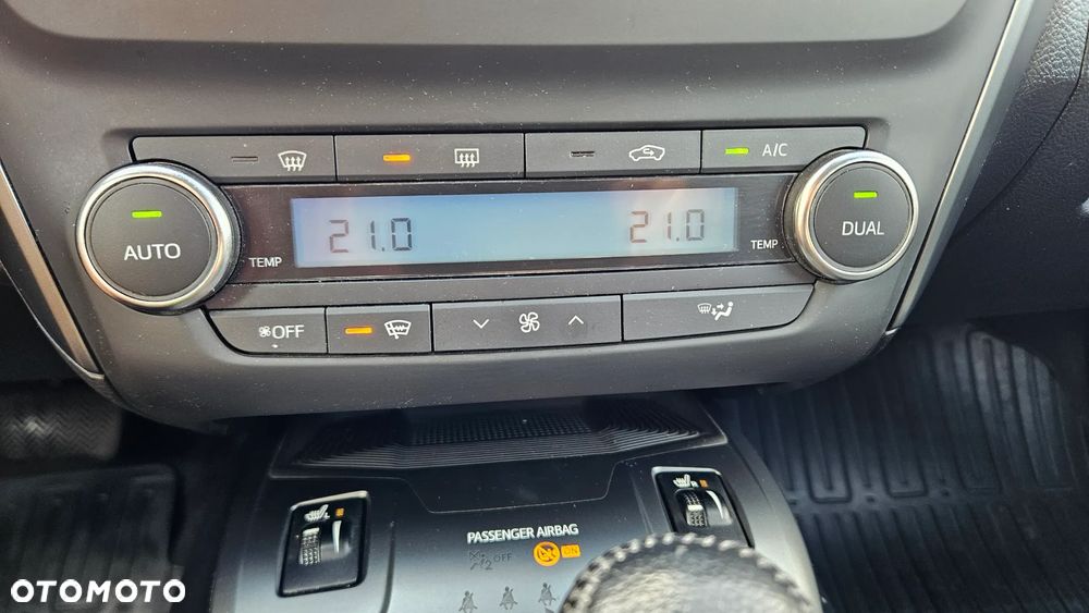 Toyota Avensis 1.8 Premium MS - 13
