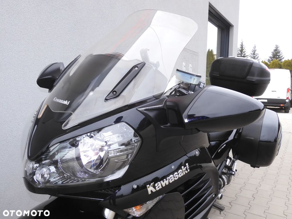 Kawasaki GTR - 24