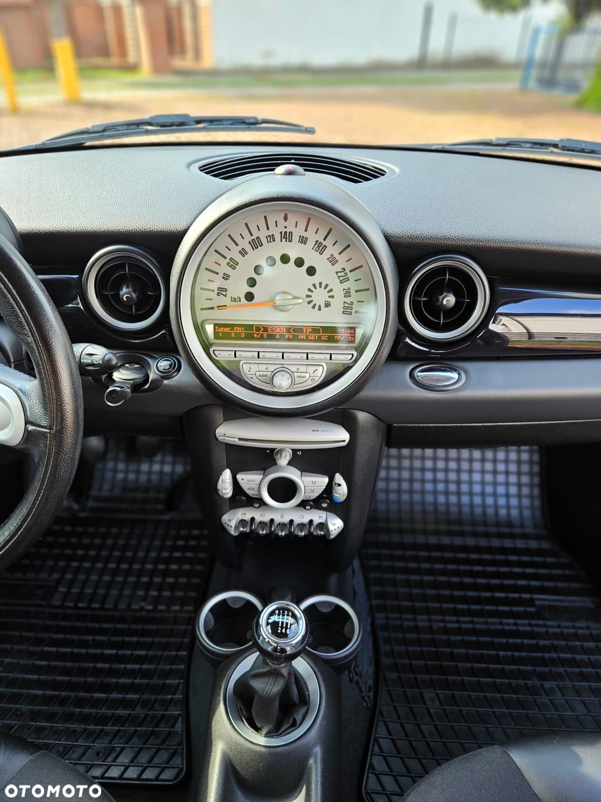 MINI Cooper Standard - 24