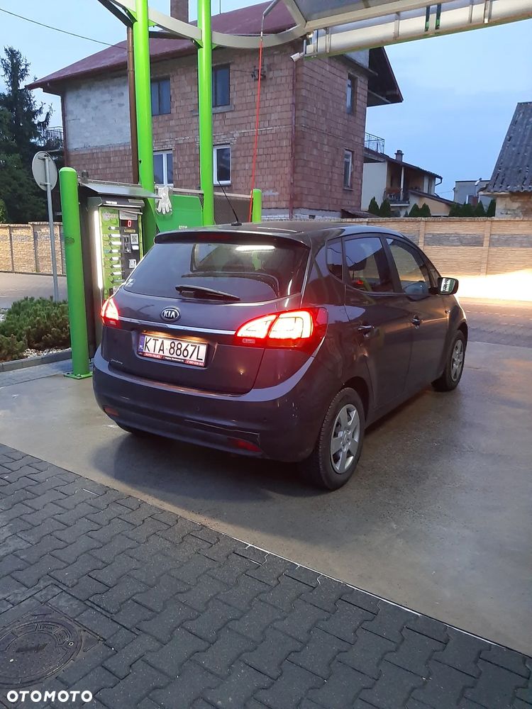 Kia Venga 1.6 L - 8