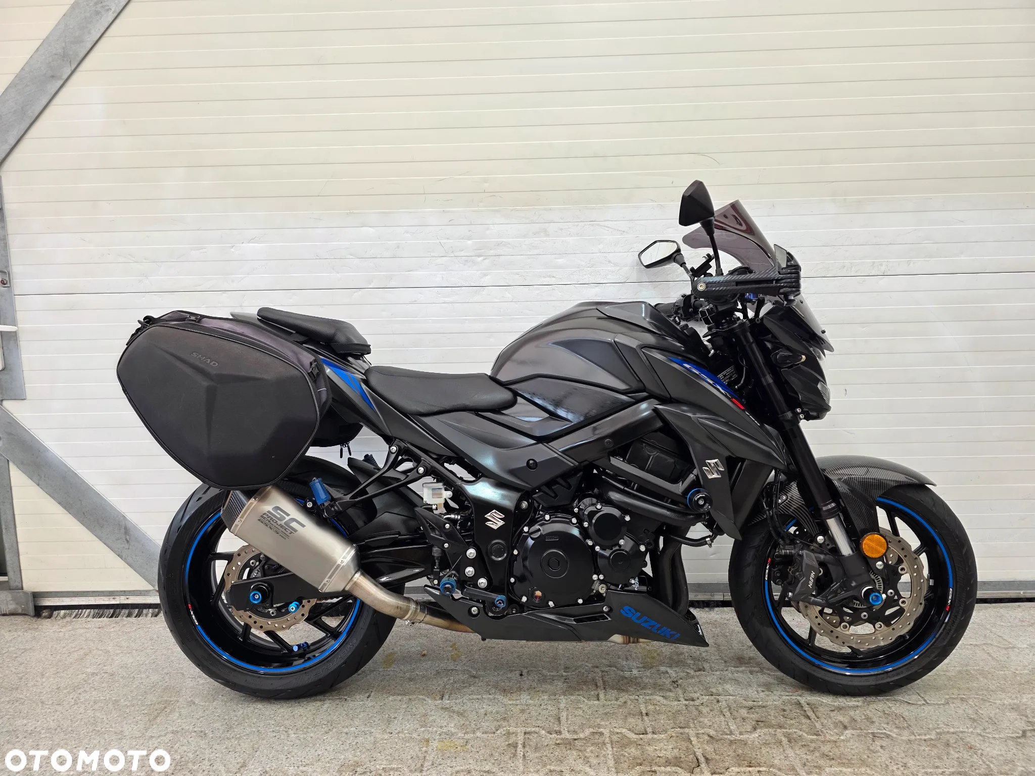 Suzuki GSX - 12