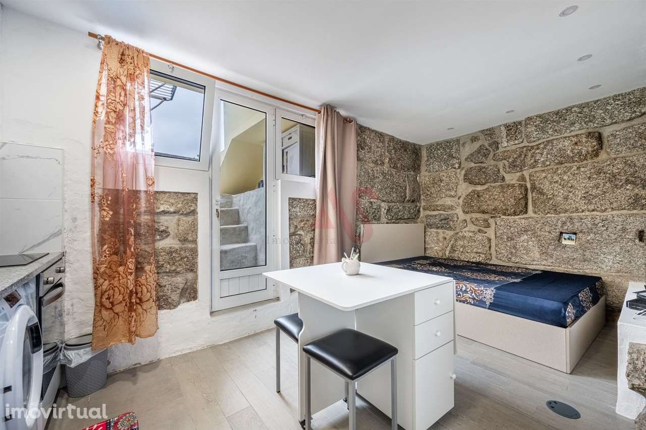 Prédio para Investimento composto por 3 T0 e 1 T1 | Rua Francisco Agra - Grande imagem: 5/25