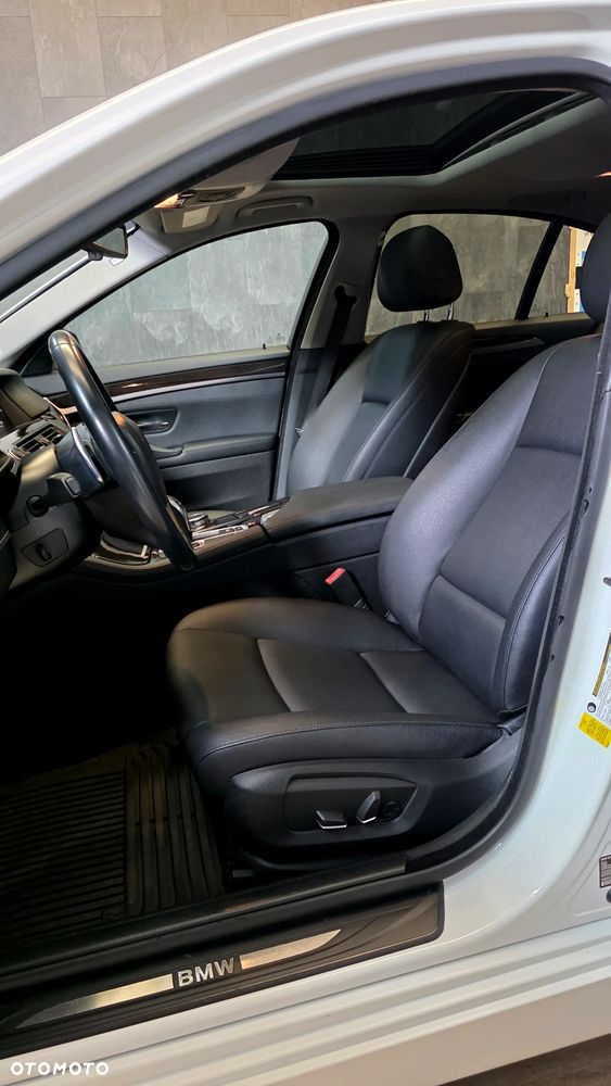 BMW Seria 5 528i Sport-Aut - 21