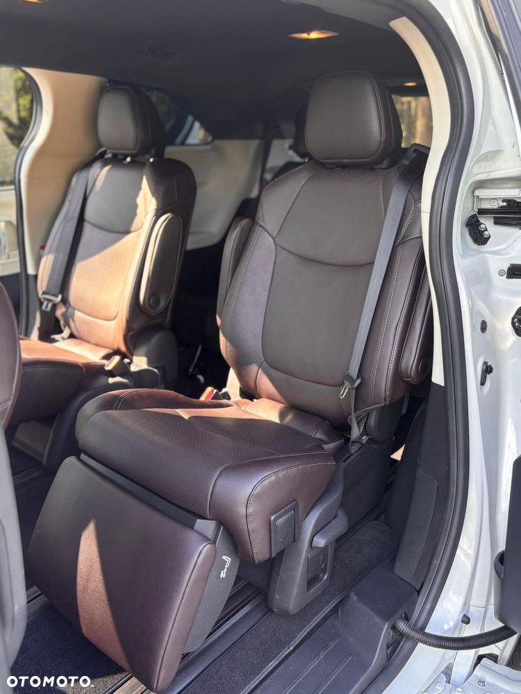 Toyota Sienna - 8