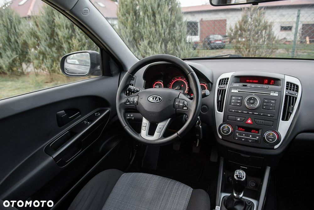Kia Ceed - 22