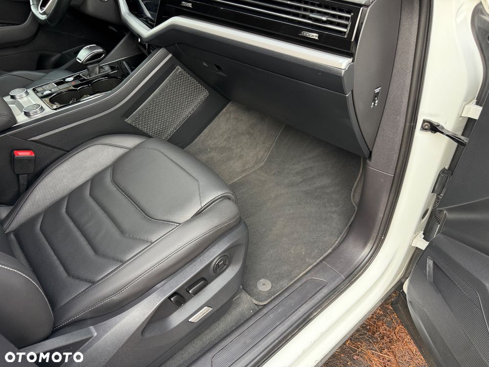 Volkswagen Touareg 3.0 V6 TDI SCR 4Mot - 32