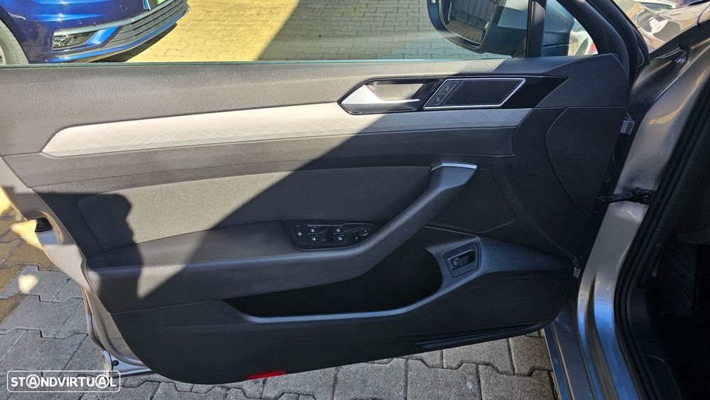 VW Passat Variant 2.0 TDi Business DSG - 16