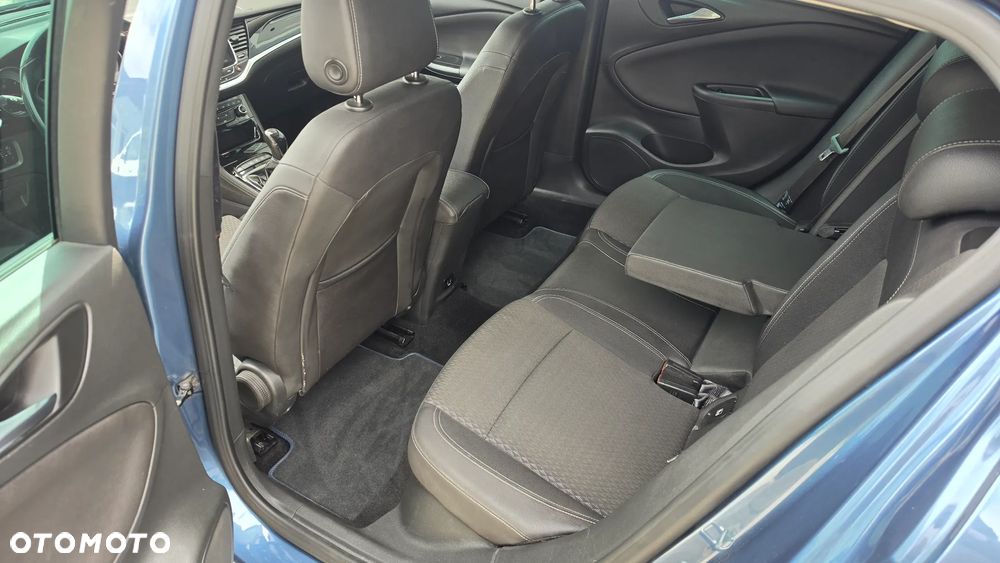 Opel Astra 1.6 D (CDTI) Start/Stop Dynamic - 11