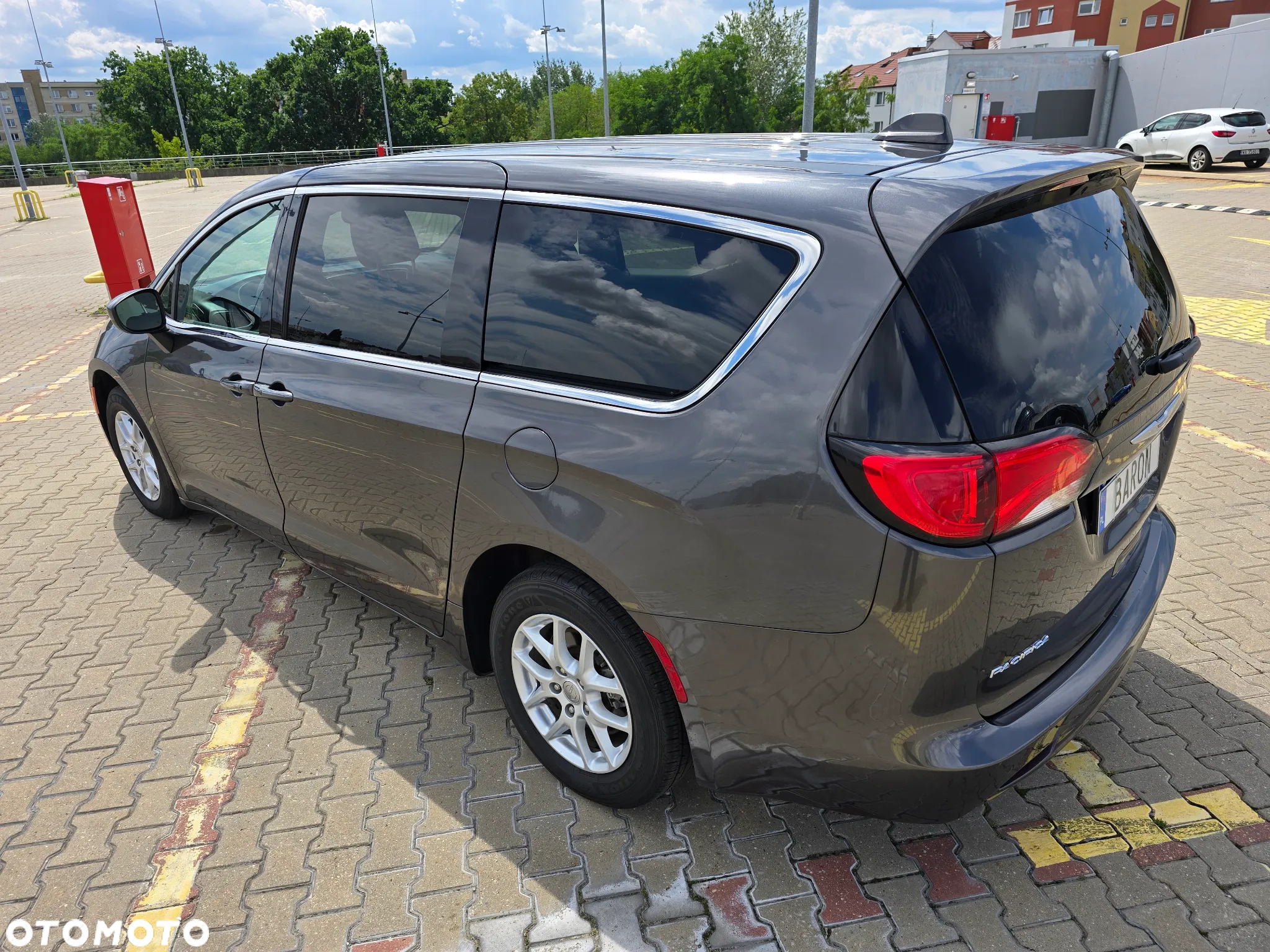 Chrysler Pacifica - 9