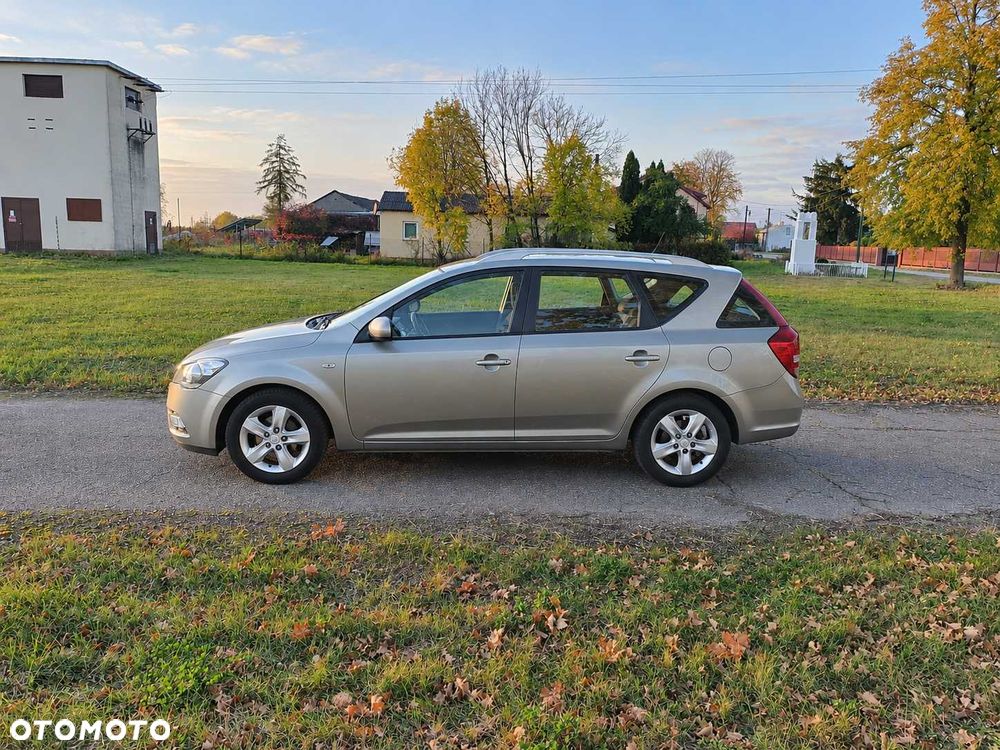 Kia Ceed - 4