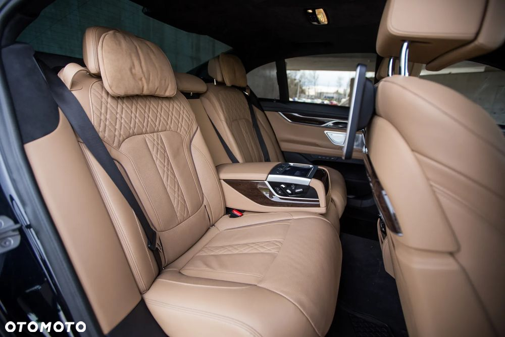 BMW Seria 7 745e sport - 20