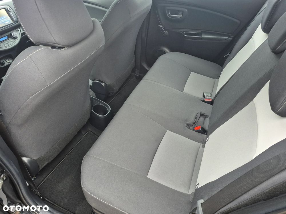 Toyota Yaris Hybrid 100 Premium - 13