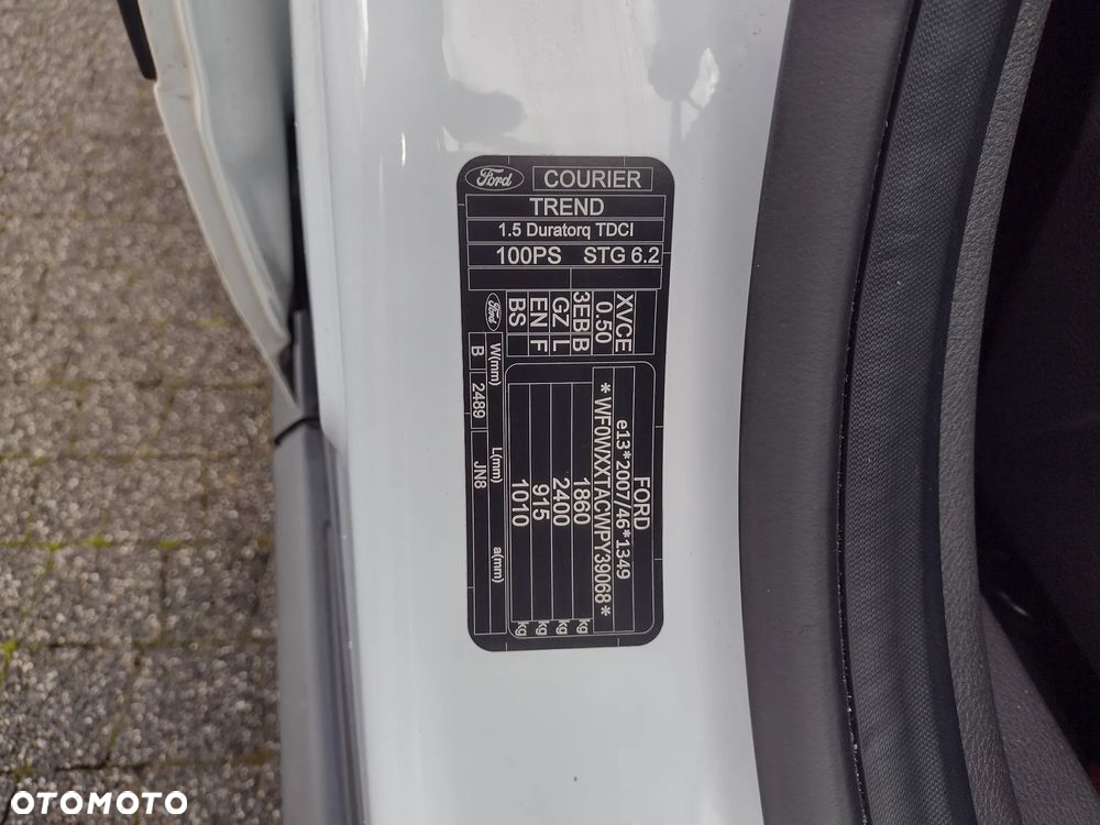 Ford Transit Courier - 10