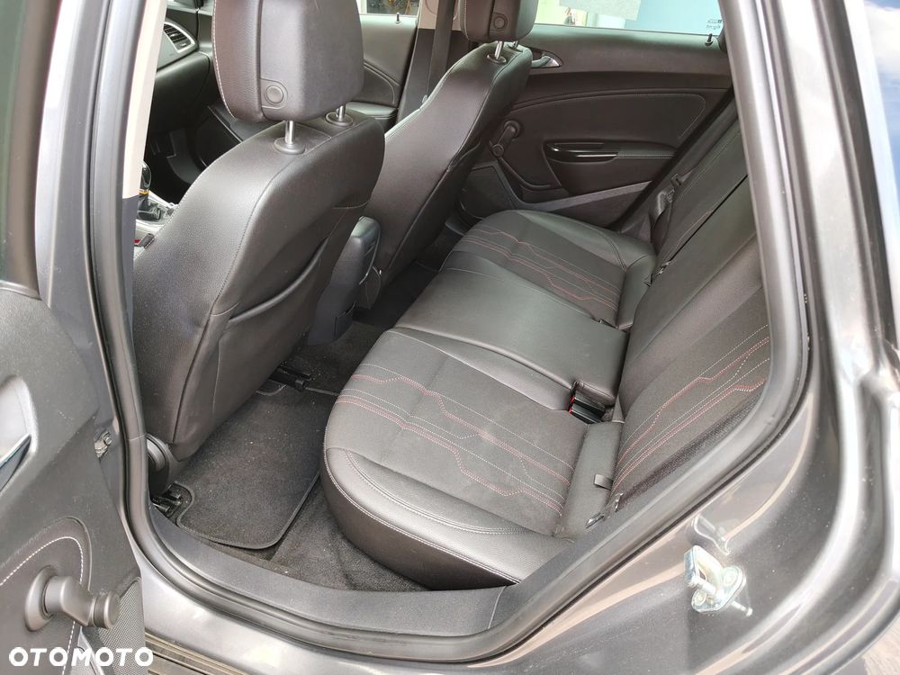 Opel Astra 1.4 Turbo - 19