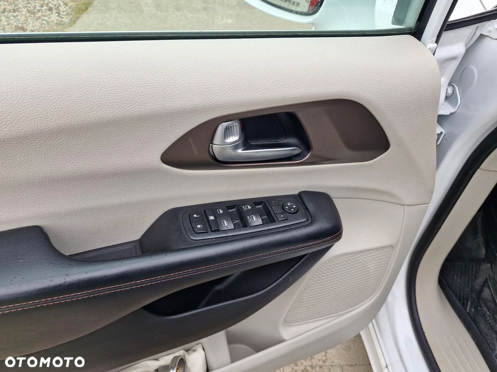 Chrysler Pacifica - 17