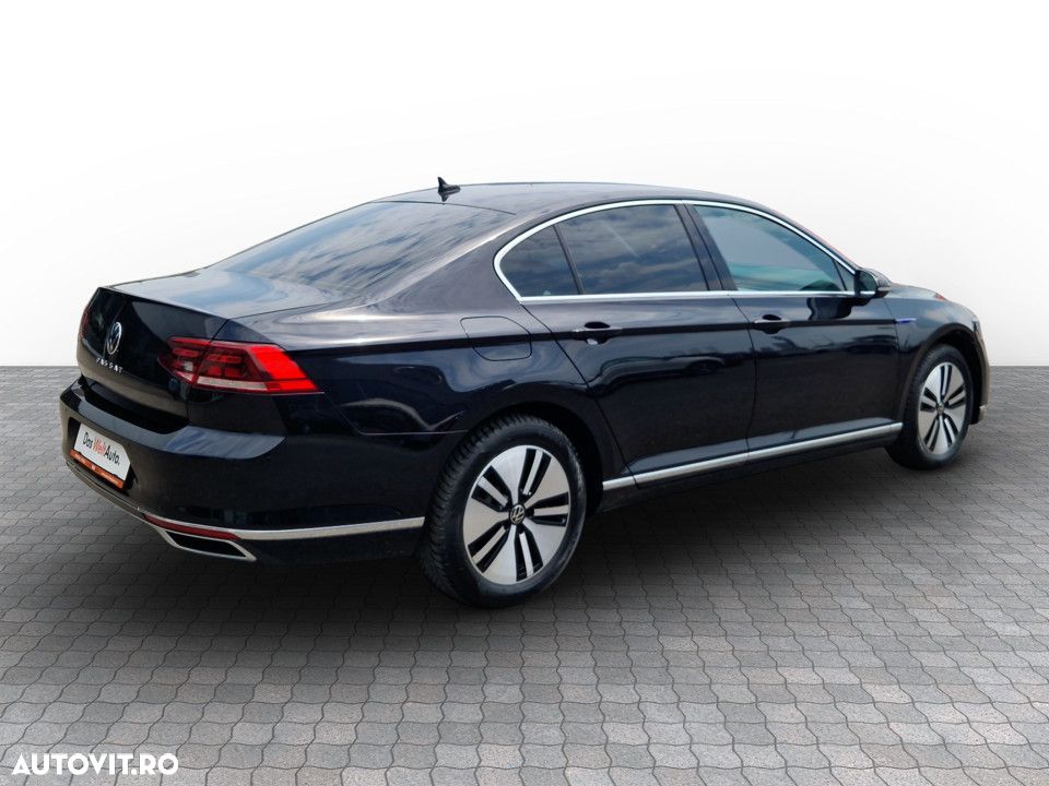 Volkswagen Passat - 8