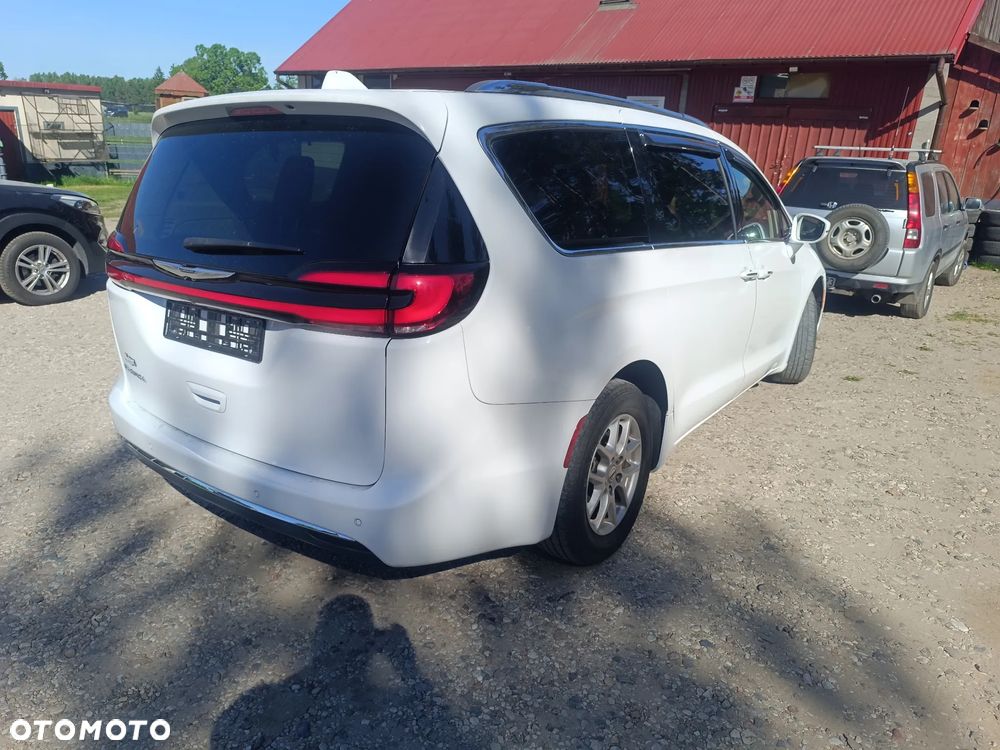 Chrysler Pacifica - 4