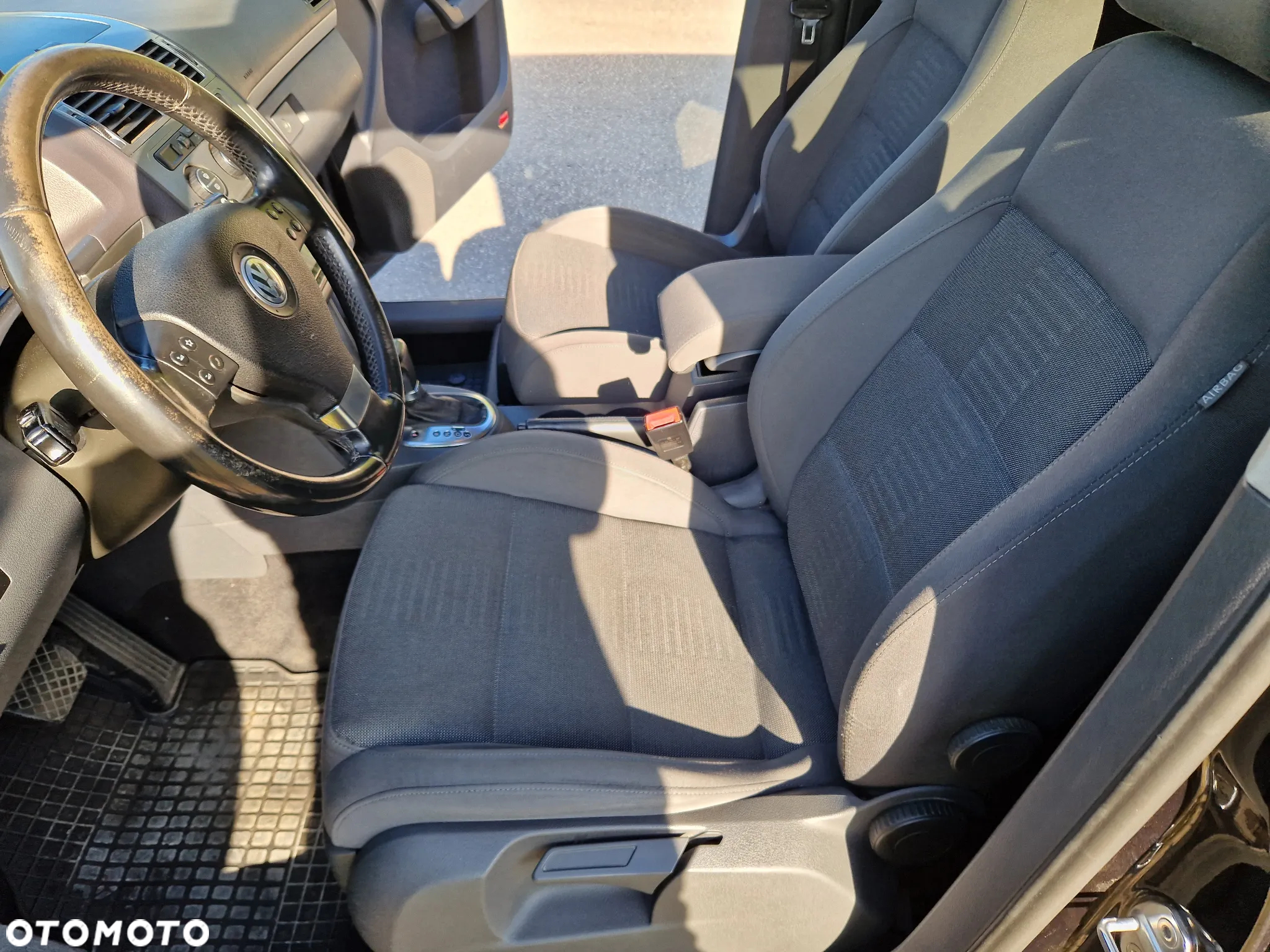 Volkswagen Touran 2.0 TDI DPF Highline DSG - 22