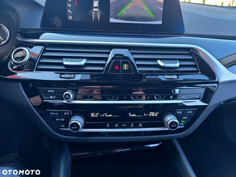BMW Seria 5 530e iPerformance xDrive Luxury Line - 28