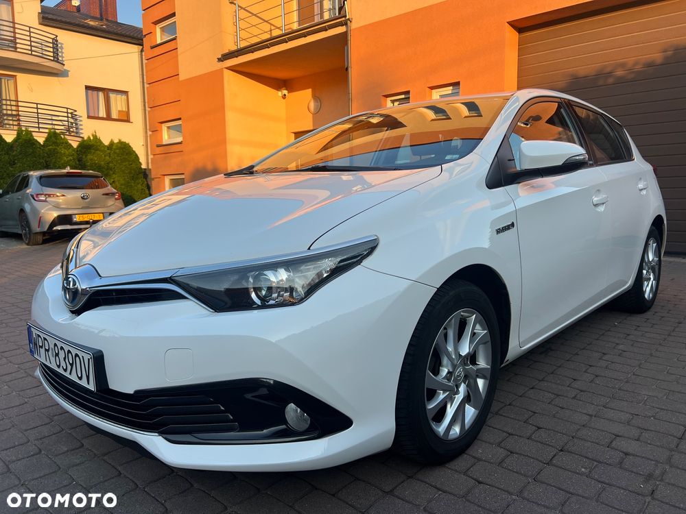 Toyota Auris 1.8 HSD Sol - 11