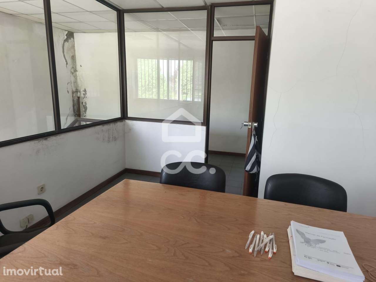 Armazém com potencial em Oliveira, Famalicão - Grande imagem: 3/19