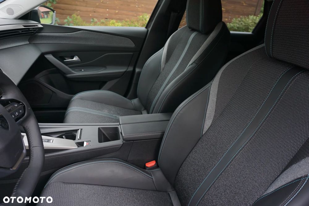 Peugeot 308 1.2 mHEV Allure S&S e-DCS6 - 31