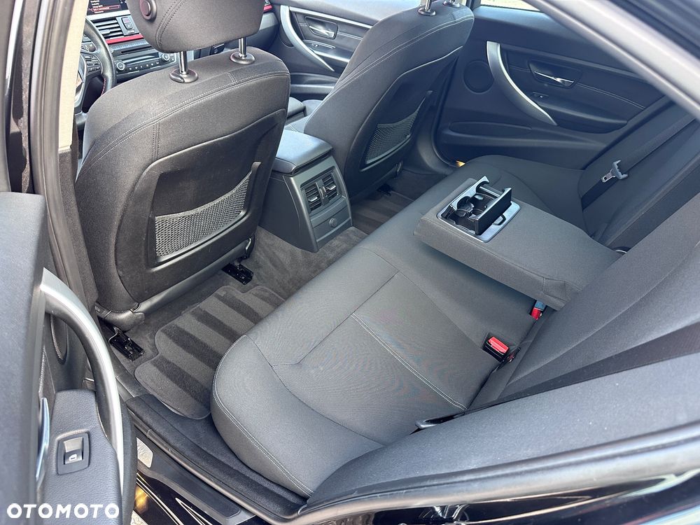 BMW Seria 3 328i Sport Line - 11