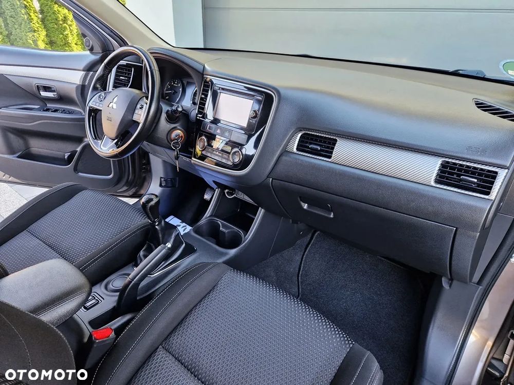 Mitsubishi Outlander 2.0 2WD SUV-Star - 18